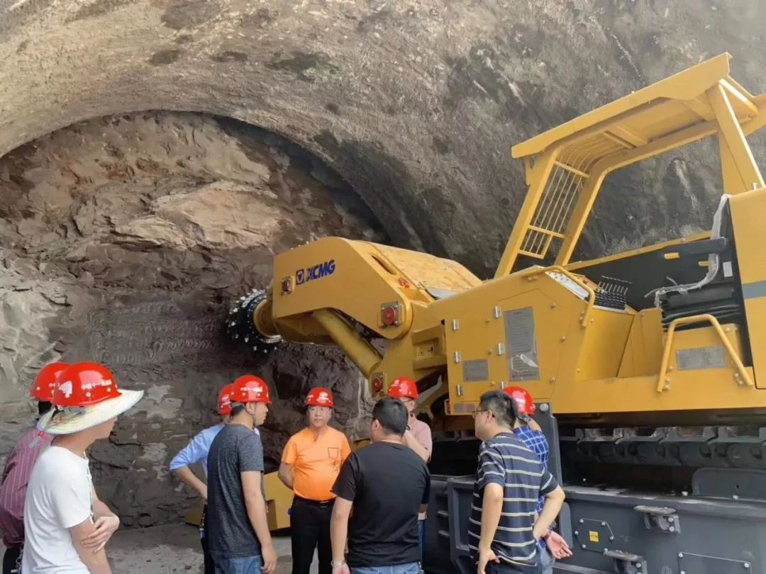 近20臺徐工懸臂式隧道掘進機挑戰山城超級工程！