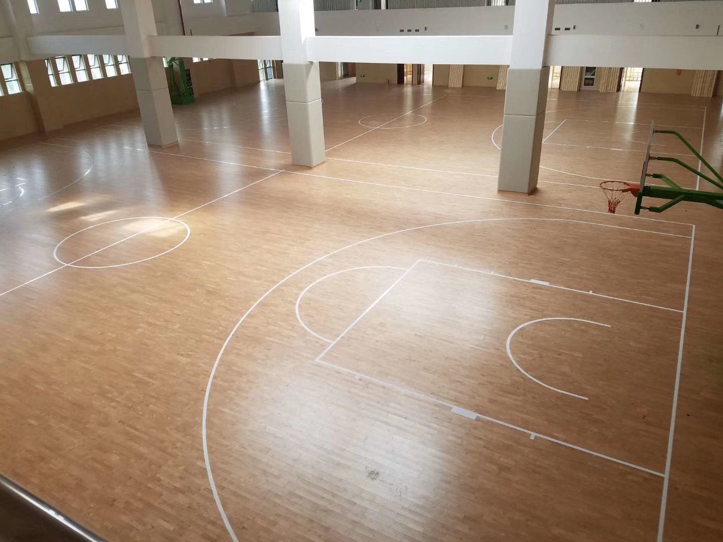 枫木运动木地板造价_运动枫木地板_篮球馆枫木地板