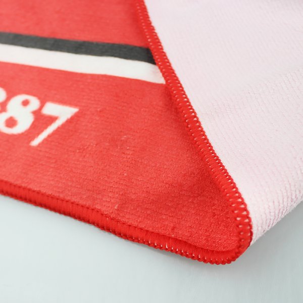 紅底白色字母超細纖維印花運動巾