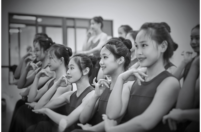 廣州當代舞培訓多少錢,舞蹈集訓