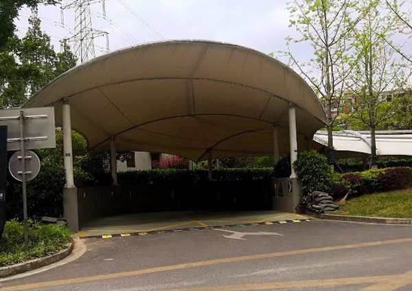 停車場膜結構遮雨棚