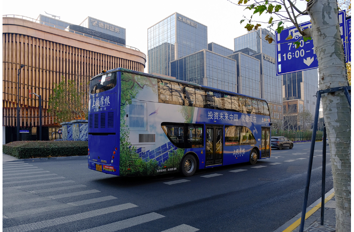 淮海路雙層觀(guān)光巴士車(chē)身廣告定制,廣告
