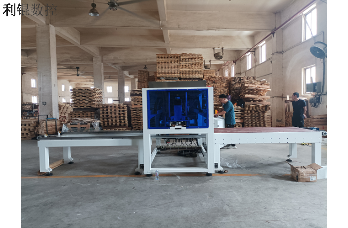 云南自动化木箱围板自动打钉机设备