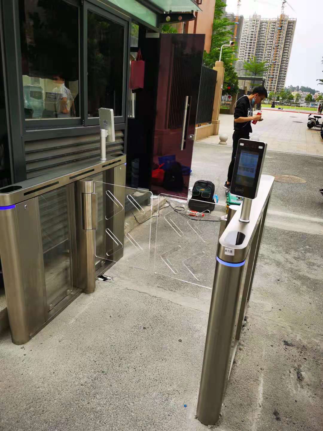 小区无刷摆闸案例小区是市民居住的地方,环境需要安静,安全,安防设施