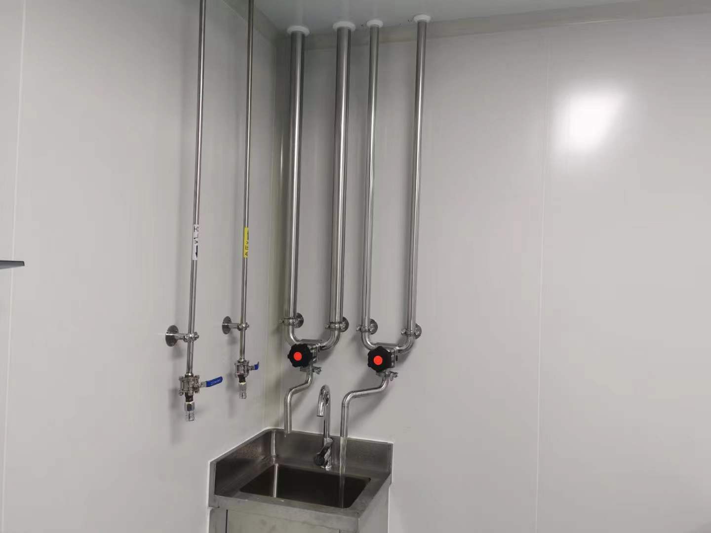 上海长海医院试剂楼纯化水管路顺利完成