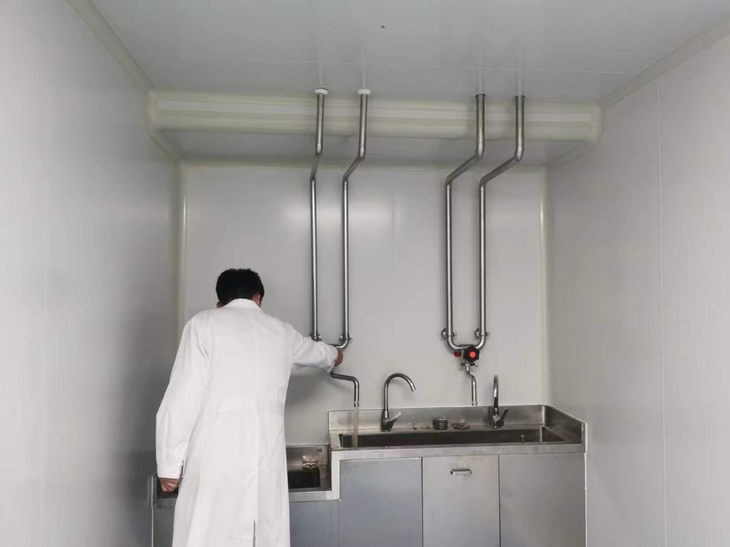 上海长海医院试剂楼纯化水管路顺利完成