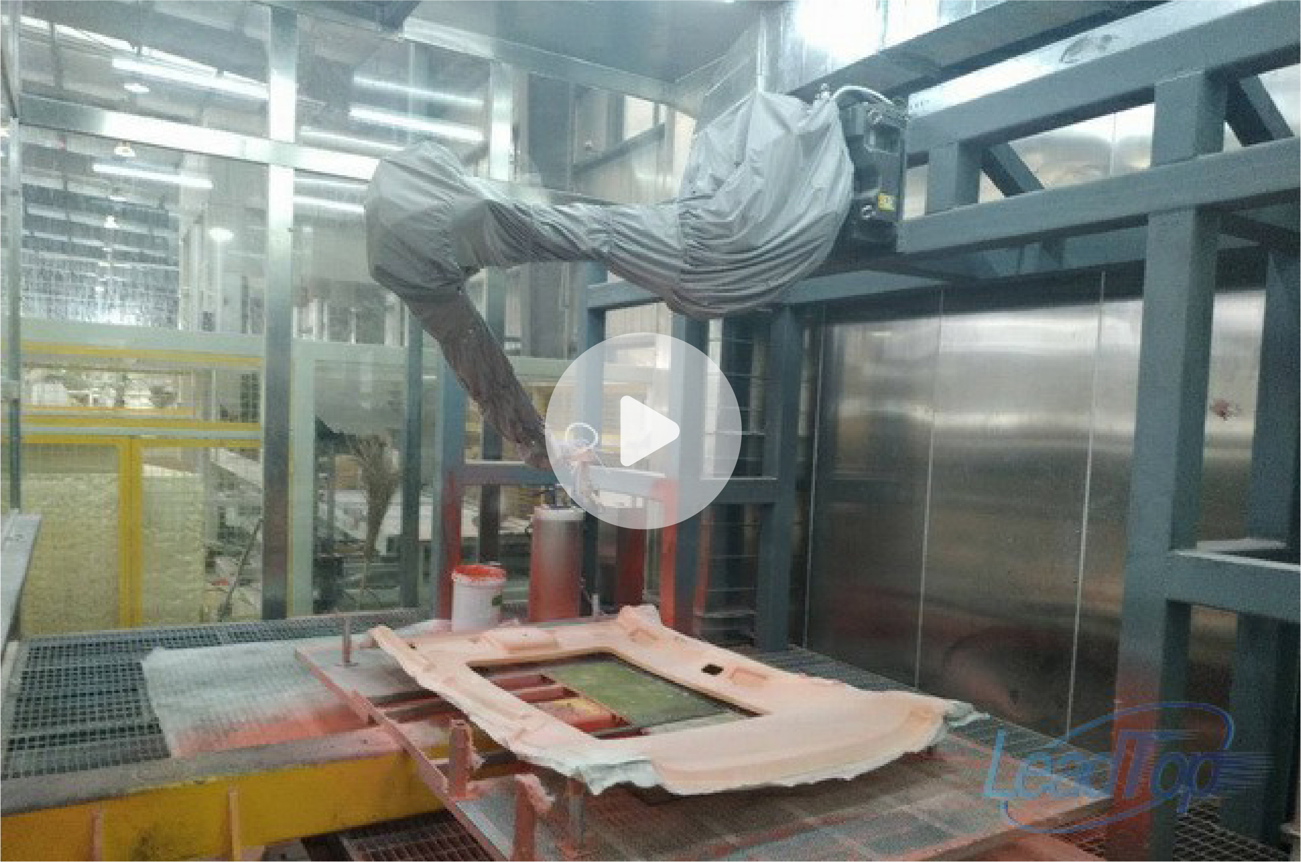 特点:汽车车顶篷喷胶是车顶篷生产的工艺环节,用机器人代替人工趴涂