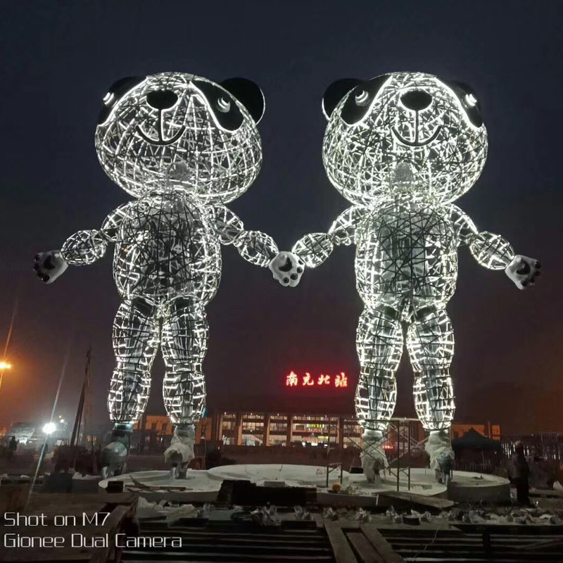 不銹鋼熊貓雕塑
