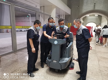 江苏地区使用普力拓驾驶式洗地机清洁的优势