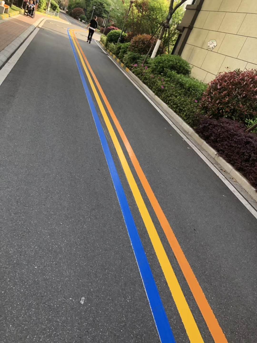 彩虹道路标线