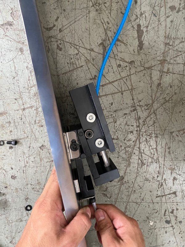 冲床周边自动化客户进行韩国powertec-psr系列冲压排废料装置现场安装