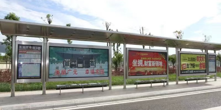 重庆城镇公交车站台灯箱