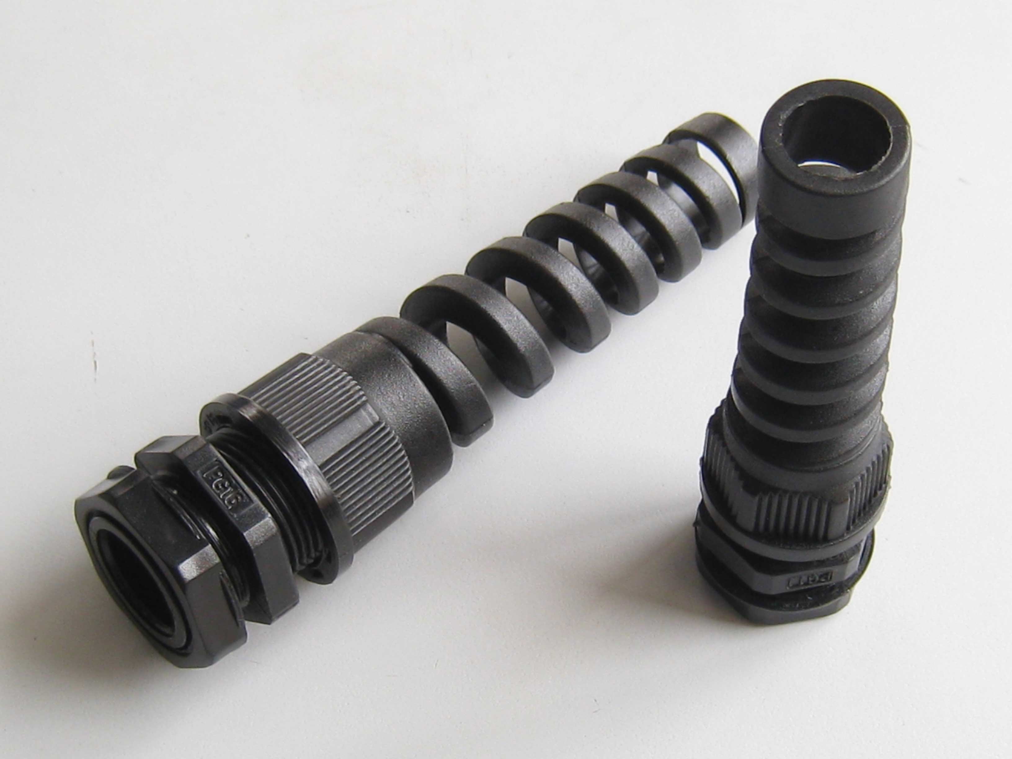 无锡伟哲配线器材有限公司销售的f0602耐扭外迫式电缆固定头有何特点?