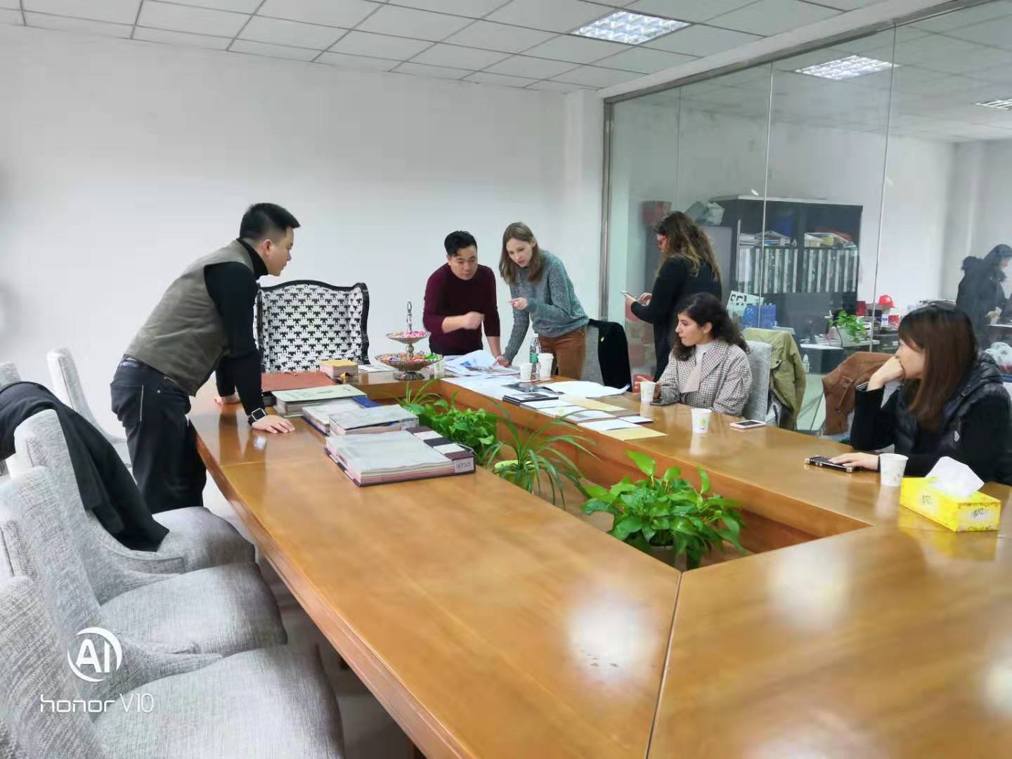 迪拜Emaar公司攜手碩美辦公家具打造上海，北京分公司辦公家具定制