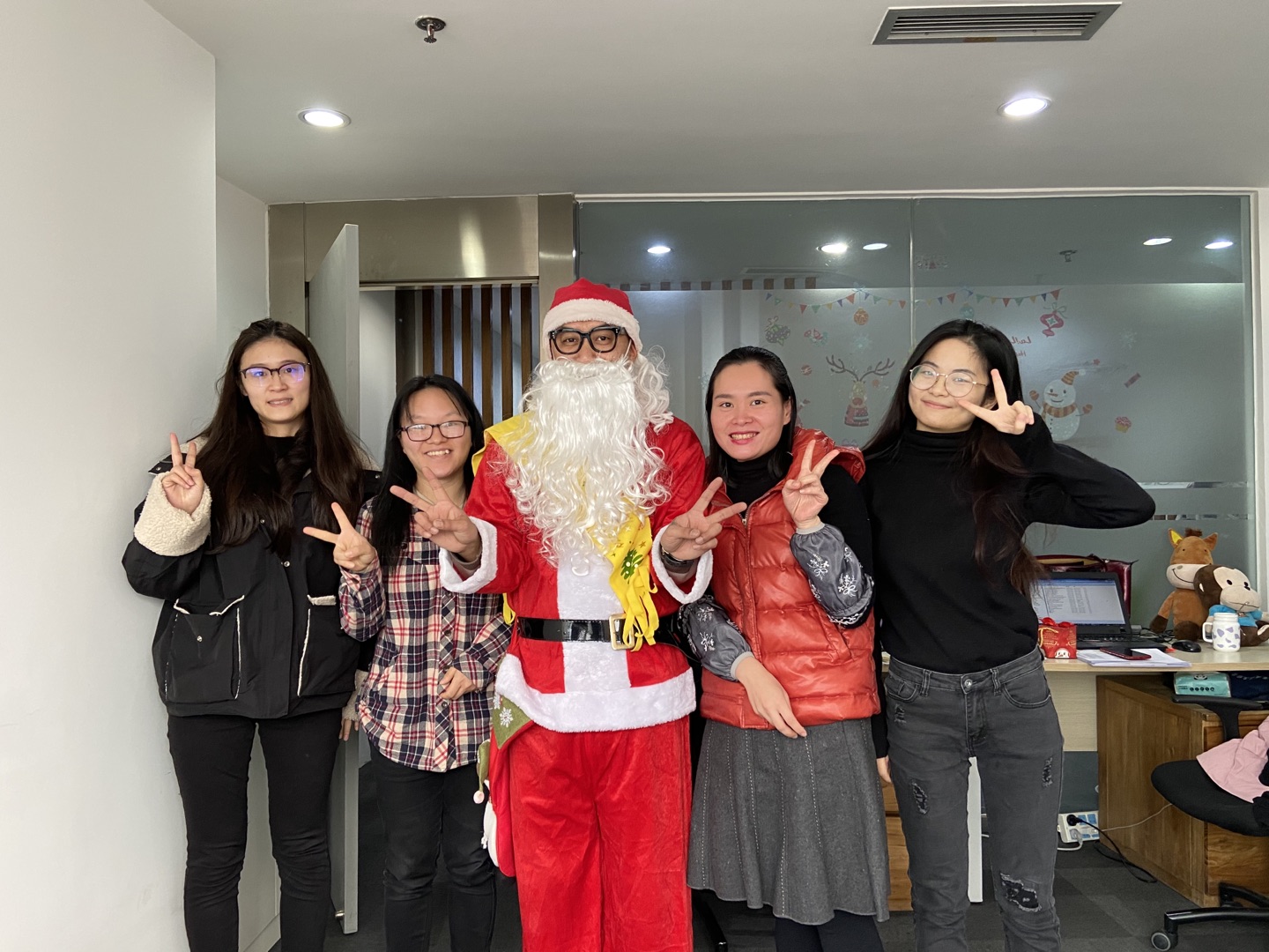 和凱投圣誕老人合照