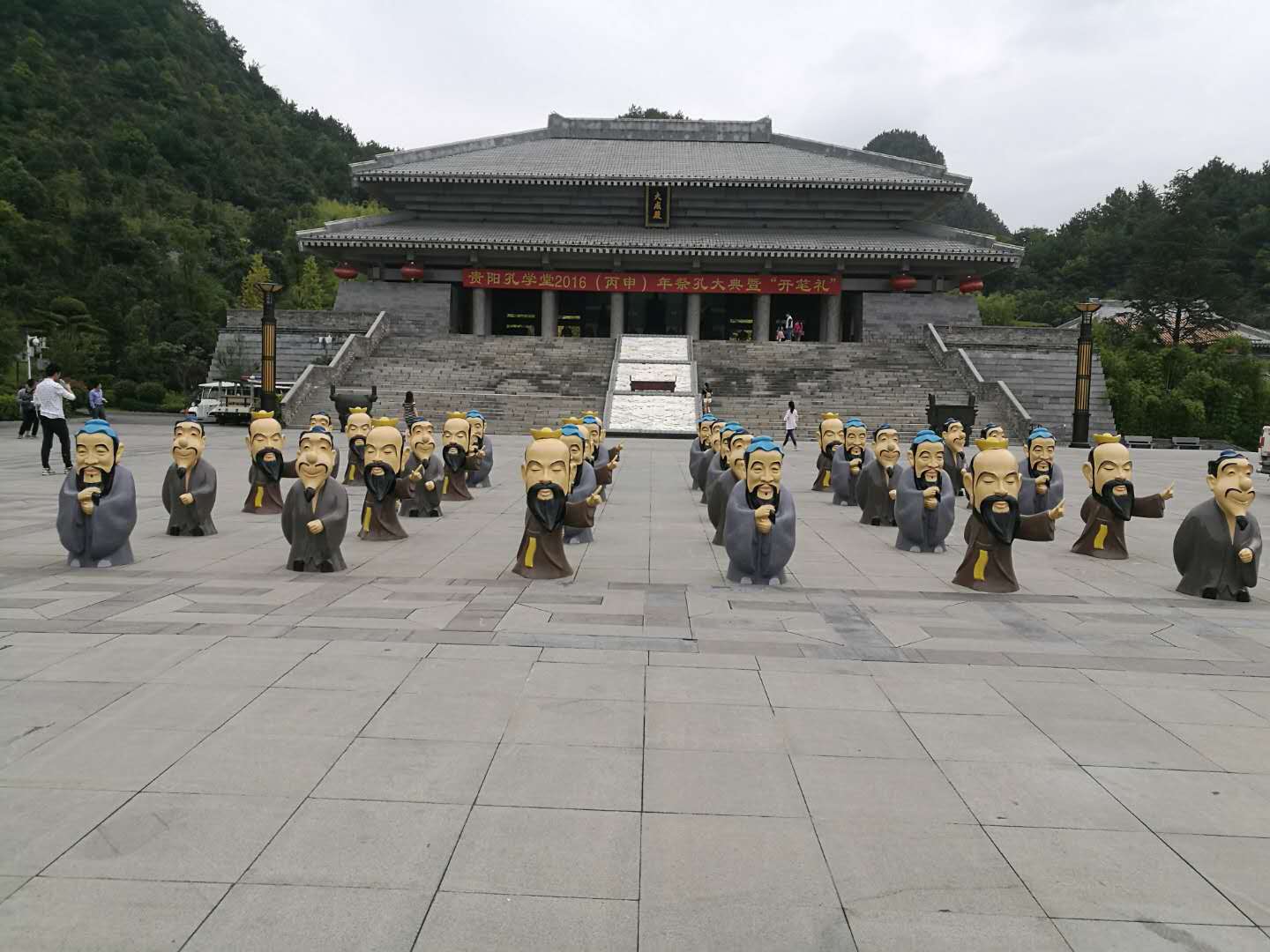 貴陽玻璃鋼雕塑
