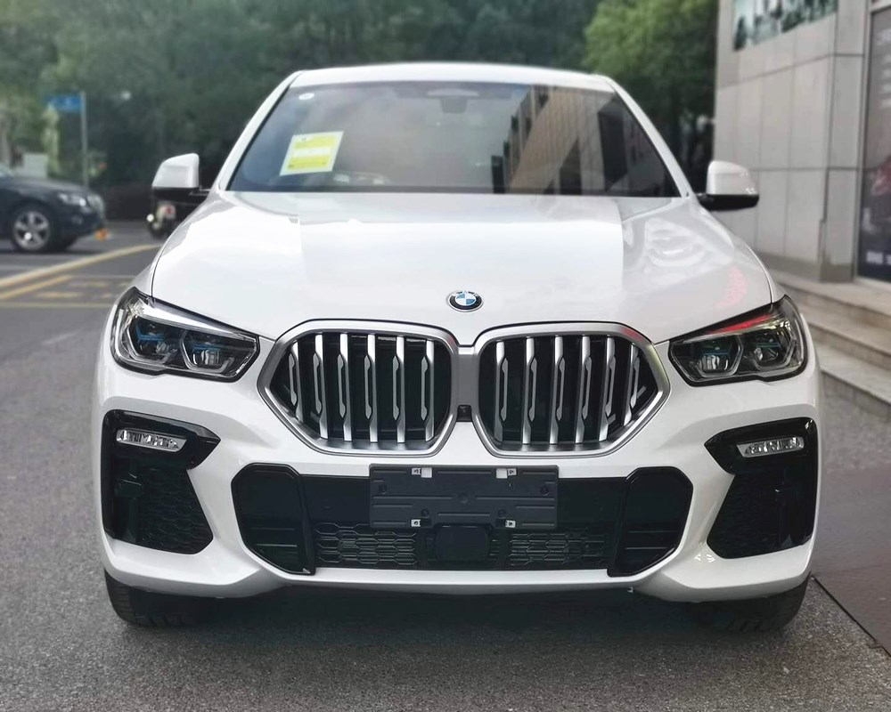 2020款 宝马x6 顶配 白/摩卡 展厅现车