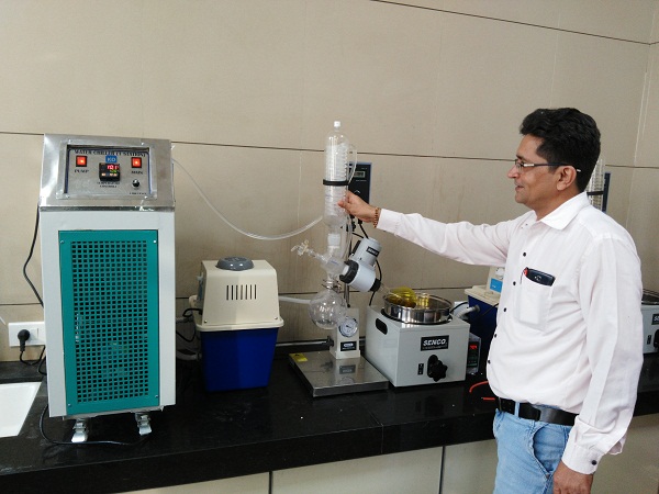 印度客户采购申生科技旋转蒸发器及玻璃反应釜