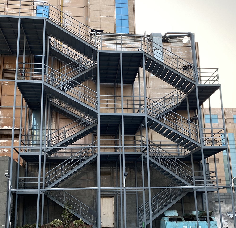 如何安装钢结构楼梯?