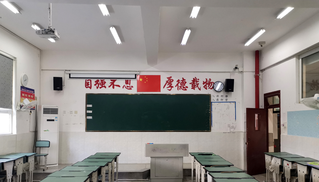 防眩光教室燈（改造前）