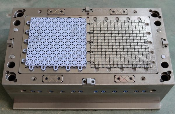 廠家直銷注塑商用密實(shí)底環(huán)保耐磨防滑地膠墊PVC塑膠地板革模具