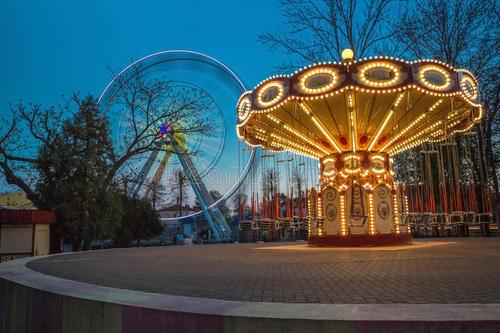 駿業(yè)游樂(lè)配套設(shè)備：游樂(lè)設(shè)備燈光亮化的運(yùn)用