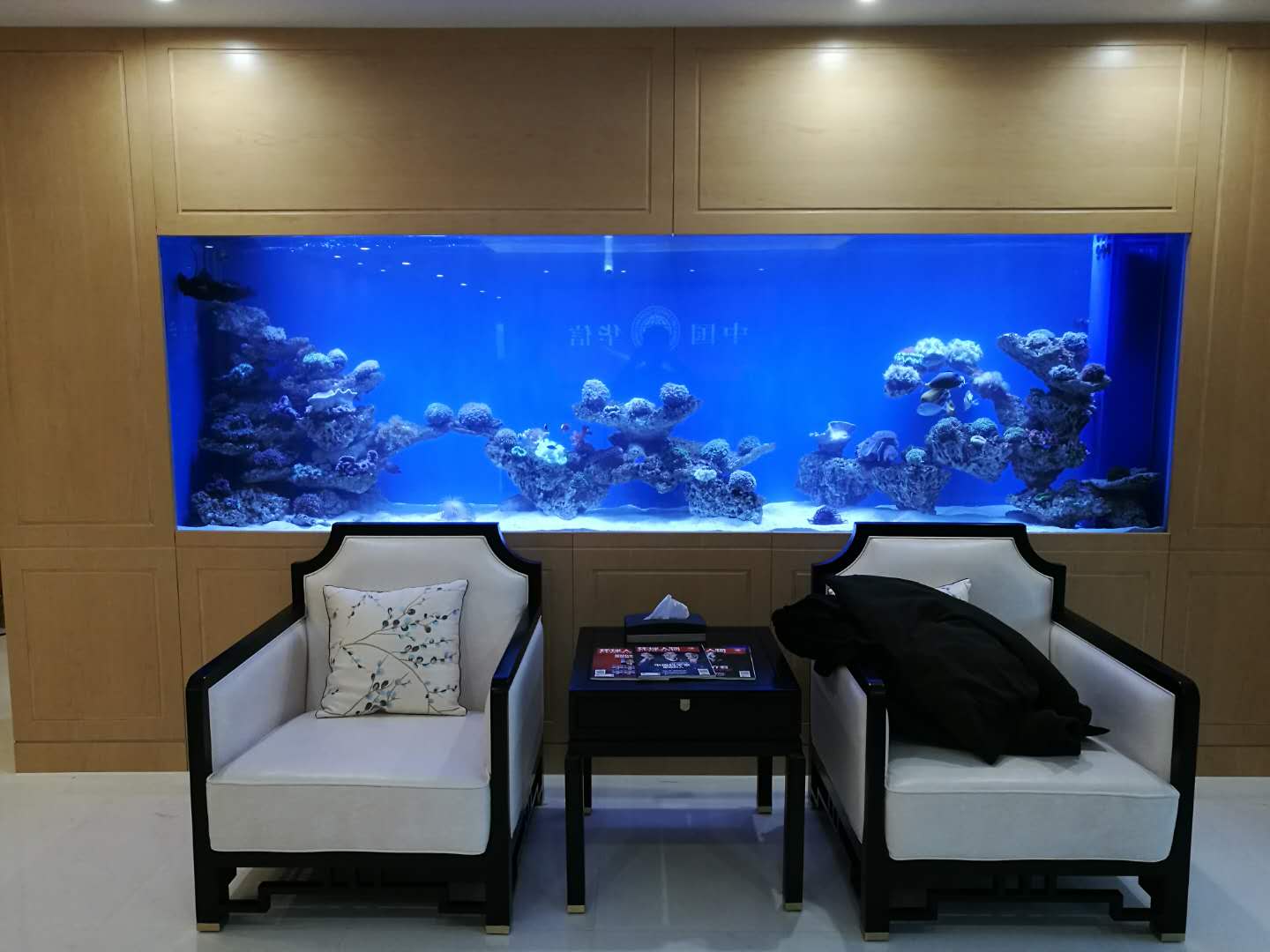 亚克力鱼缸定做之仿真珊瑚布景-上海艺海园景观工程有限公司