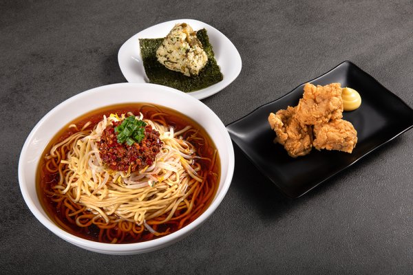 酱油台湾拉面 高菜橄榄饭团 武士鸡块