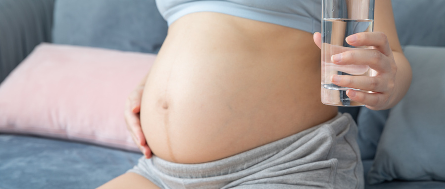 攝圖網(wǎng)_501363343_wx_孕婦喝水（企業(yè)商用）.jpg