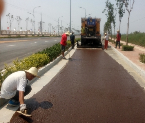 金大公路稀浆封层施工现场