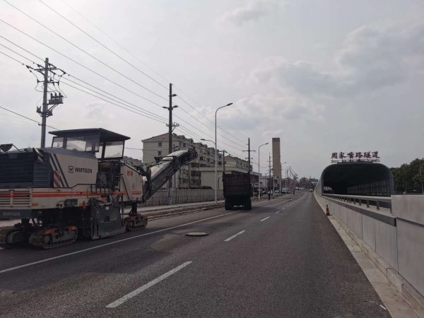 周家嘴路輔道瀝青攤鋪