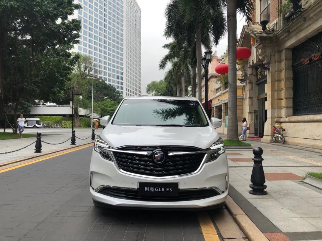 试驾别克gl8 es陆尊-深圳市埃尔法租车服务公司