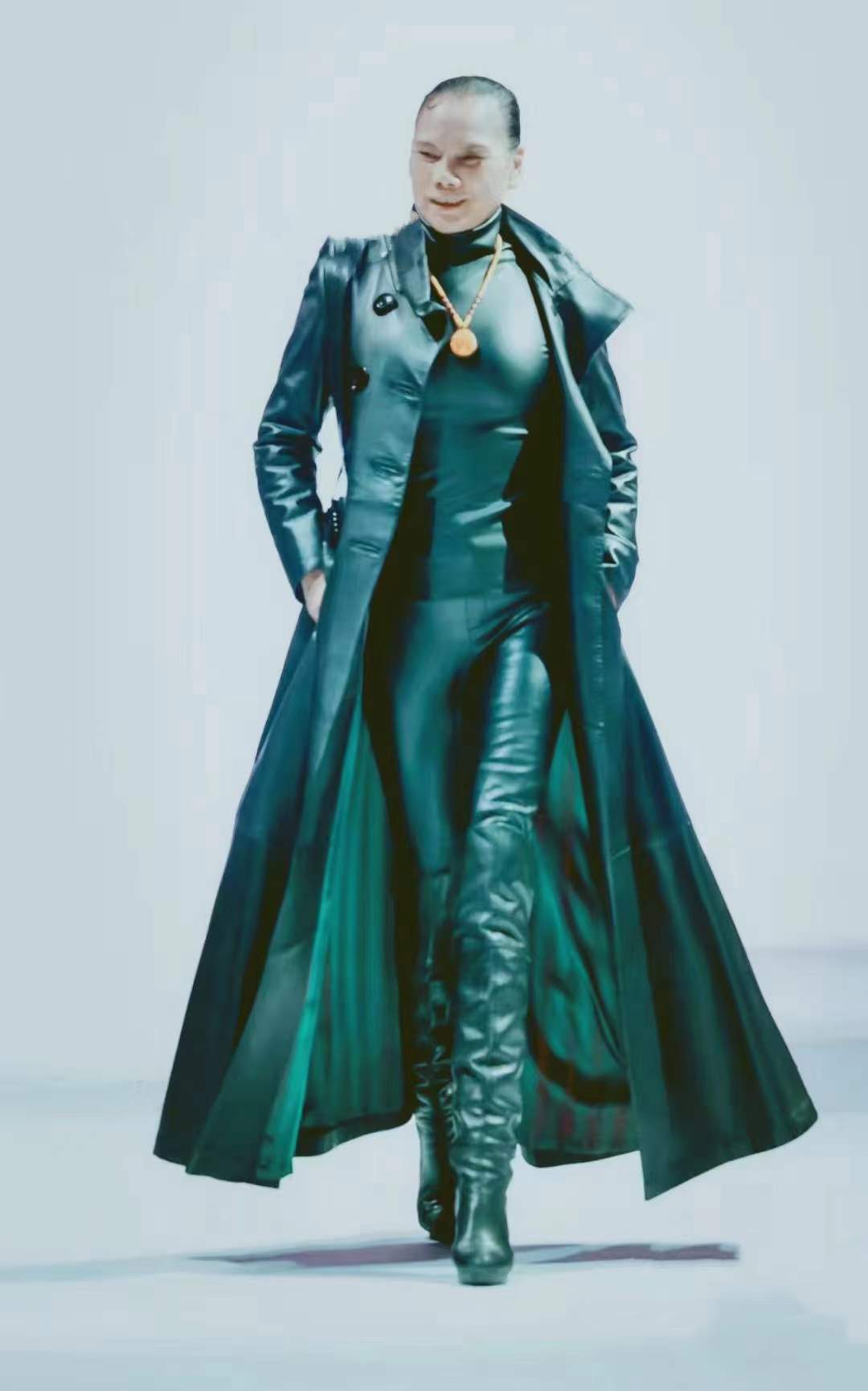 上海苏莎文化传播有限公司总裁;上海财智艺术学院院长;上海国际模特