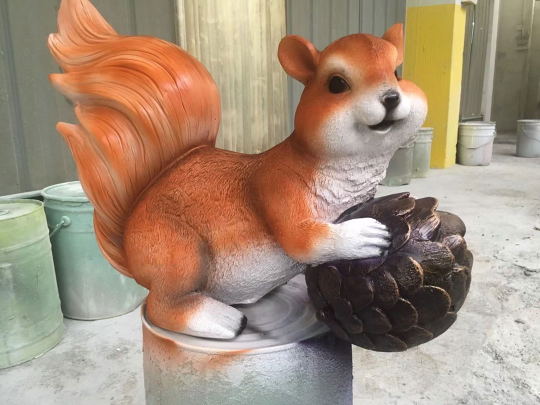 玻璃鋼動物松鼠雕塑.jpg