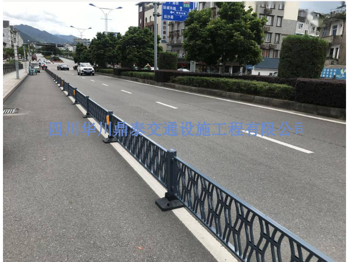 重庆本地机非隔离护栏 值得信赖 四川华川鼎泰交通设施工程供应