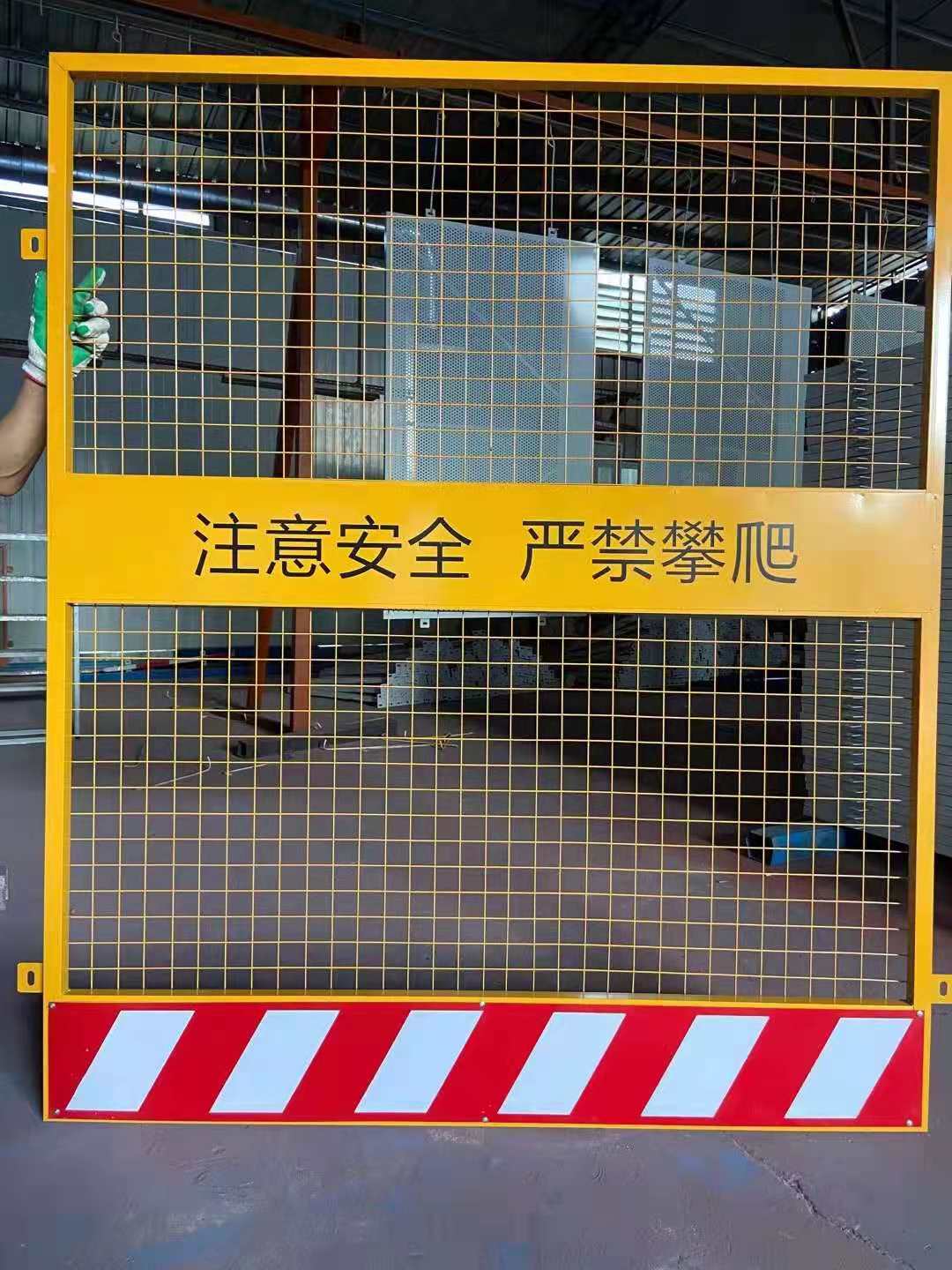 安全科普电梯防护门安装小知识