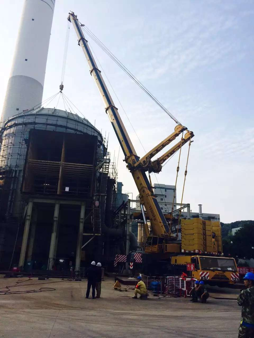 上海400吨汽车吊吊车租赁 上海腾发建筑工程供应 上海腾发建筑工程供应