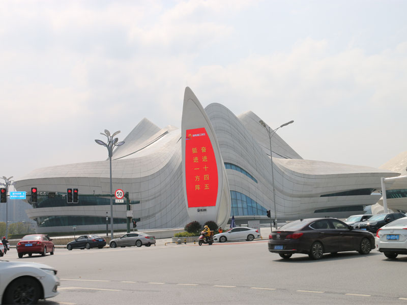 湖南長沙梅溪湖廣場景觀廣告牌