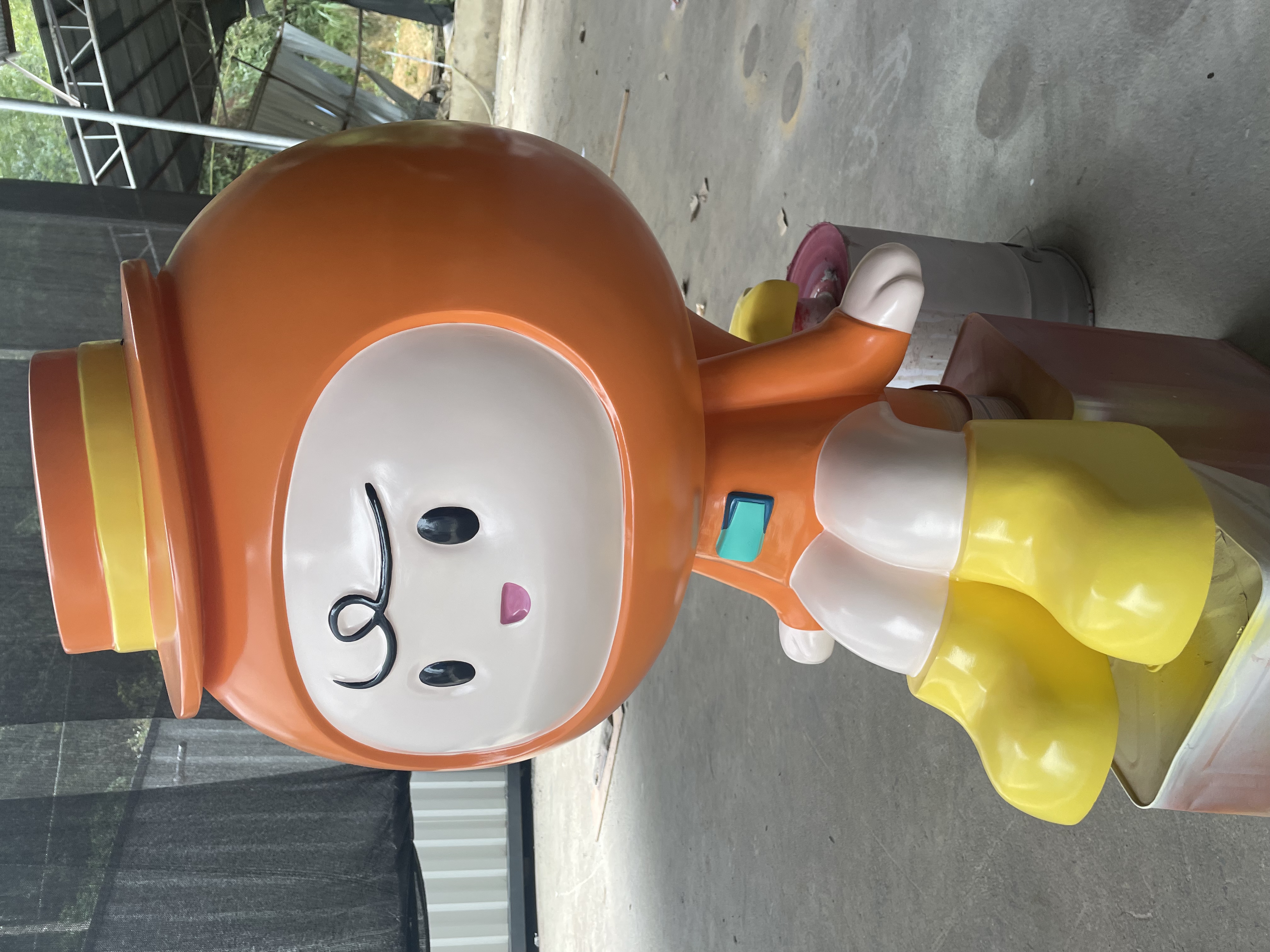 玻璃鋼帽子女孩雕塑