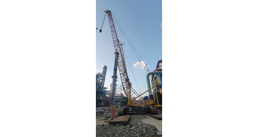 天津石油化工吊装320吨,吊装