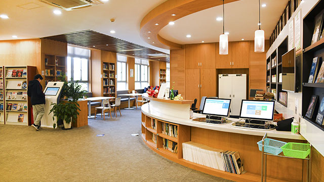 我们应该发展智能化图书馆