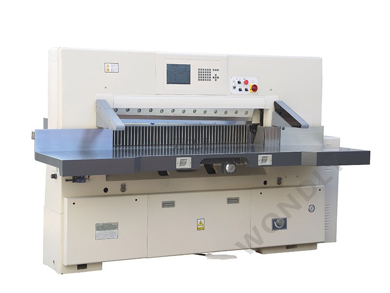 首页,切纸机是用来处理印刷后期的纸张裁切,把纸裁切成我们生活中需要