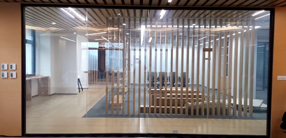 北京办公室隔断调光玻璃生产,调光玻璃