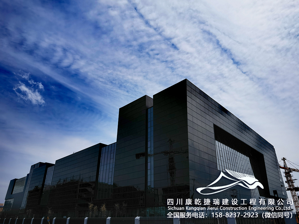 中国第一块碲化镉发电玻璃