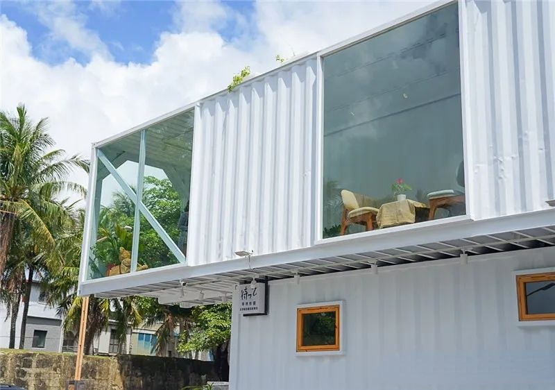 mic-商业丨两个简易交错的集装箱网红打卡餐厅