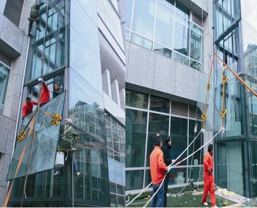 高层玻璃幕墙维修.jpeg