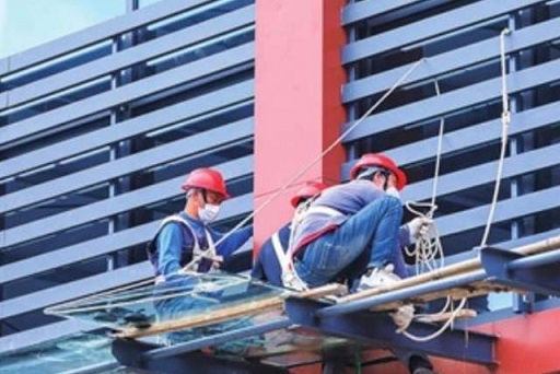 高层玻璃幕墙维修.jpeg