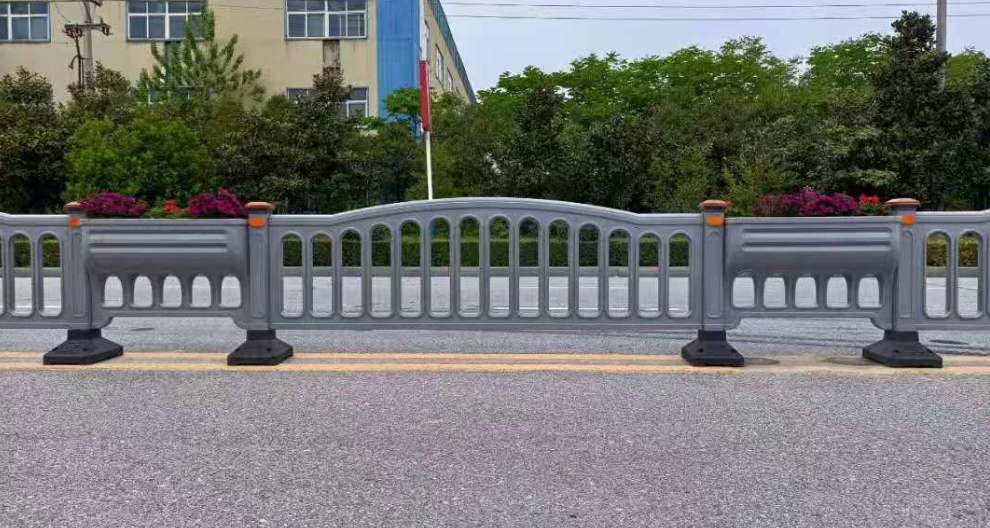 周口新型道路护栏出厂价格 河南天艺景观建材供应;