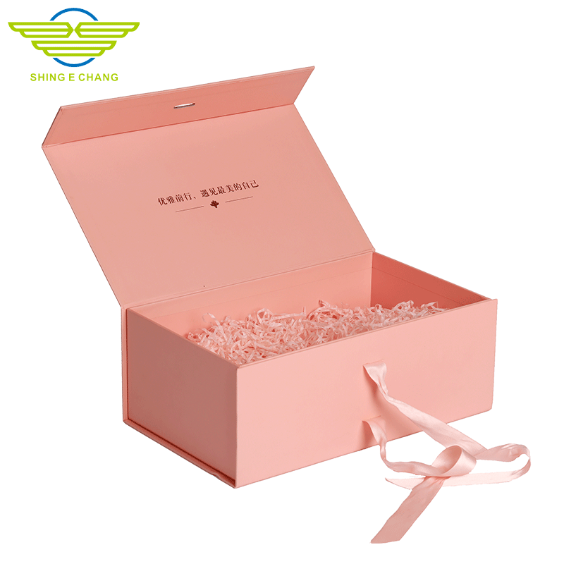 粉色禮品盒