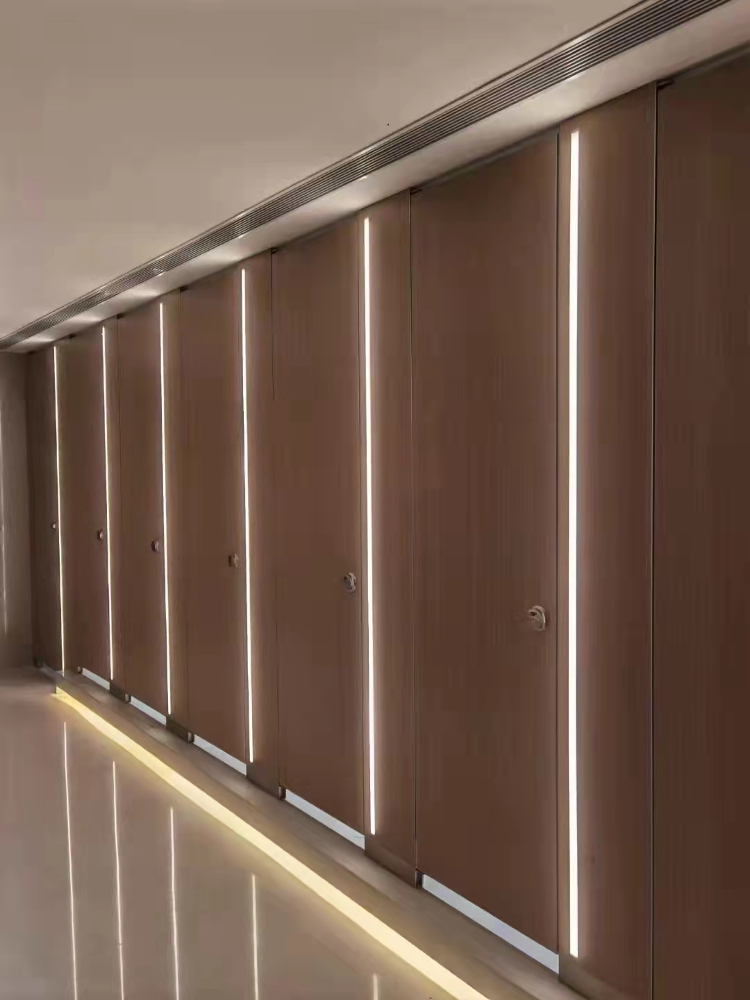 由于自身密度高,所以抗倍特的自身强度就要比其他隔断板材要高,这样在